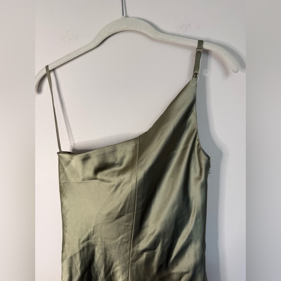 Revelry Jade Satin Dress in Moss One-Shoulder Side Ruched Evening Gown size 4 - Picture 5 of 11